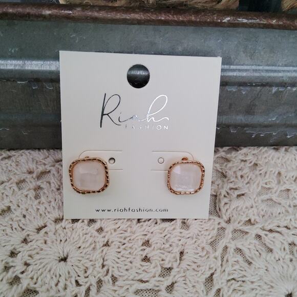 Women's Fashion Homaica Marble Stud Earrings in Champagne White - Picture 8 of 10